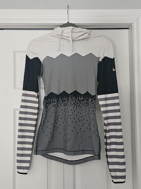Nike White, Black & Gray Patterned Hooded Athletic Top